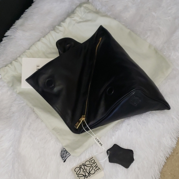 📣Loewe 🚨PRICE DROP🚨 RARE Black Bolso Triangle📣 - Picture 4 of 13
